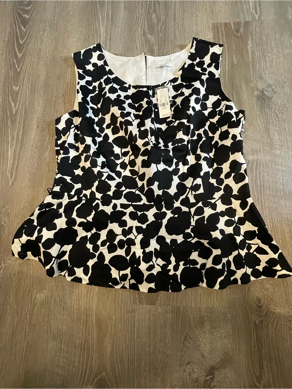 New York & Company black and white abstract floral print blouse in XL
